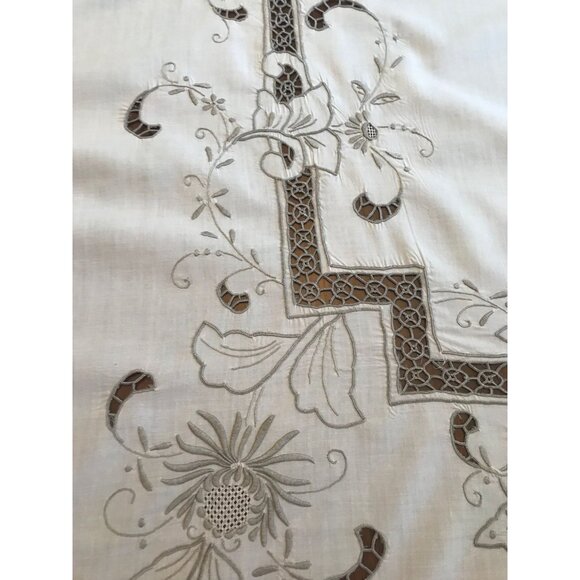 Vtg 1940's Linen Embroidered Tablecloth Floral Basket Pattern  6' x 4' 11" Ivory - Picture 2 of 10